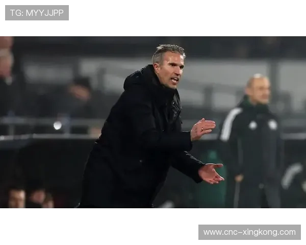 一代神锋亲身指导！范佩西率费耶诺德领跑荷甲，上田绮世11场轰13球